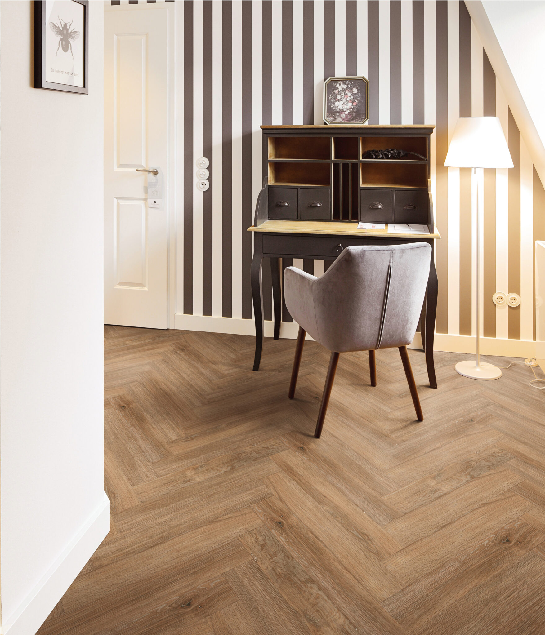 PVC en laminaat vloeren laten leggen in moderne woonkamer